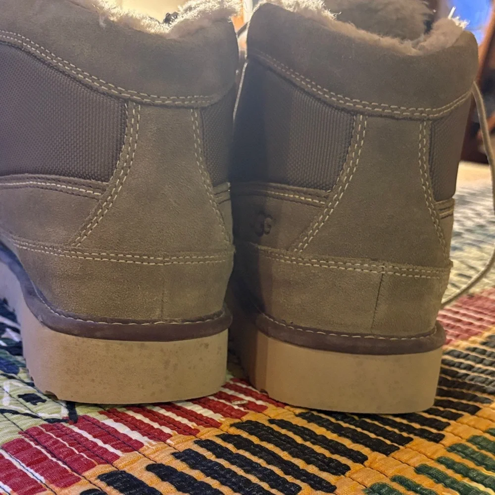 UGG Men’s Chestnut Brown Sherpa-Lined Chukka Boots